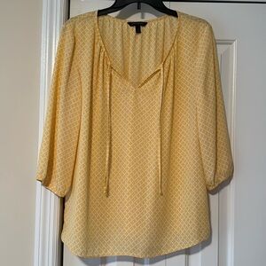 NWOT Banana Republic yellow tie front top/ blouse, small medium
